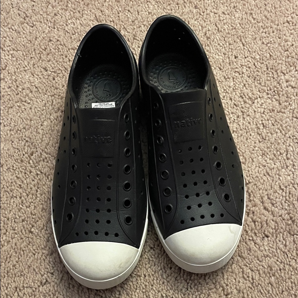 NWOT Native shoes J3